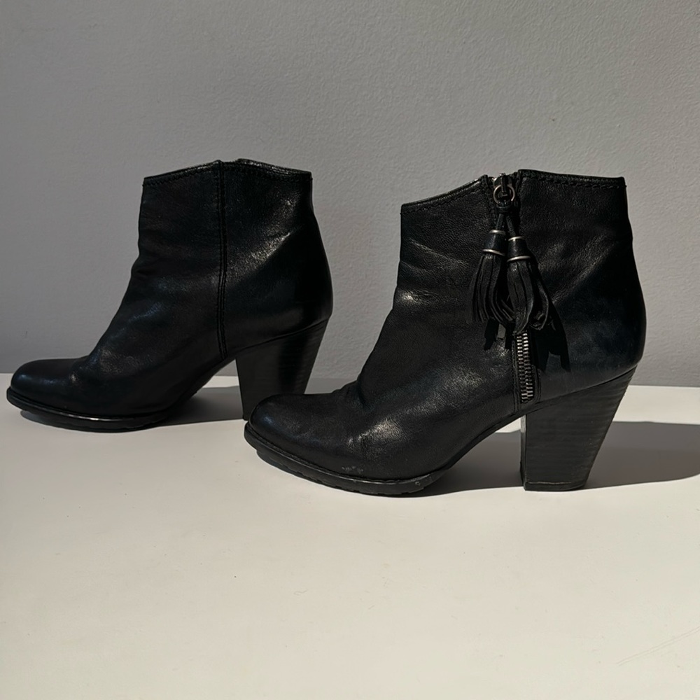 STUART WEITZMAN BLACK CHUNKY HEEL ZIPPER SOFT LEATHER BOOTIES SIZE 7